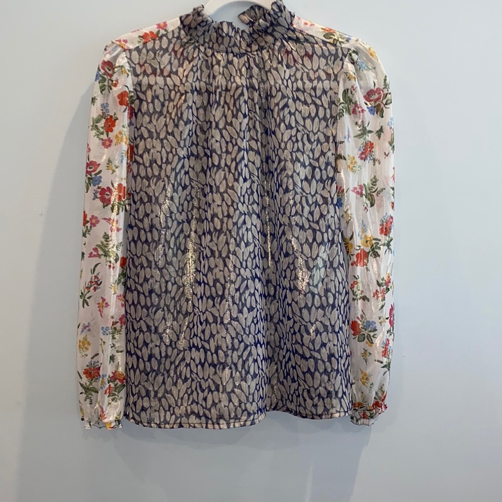 Floral patterned blouse like new!